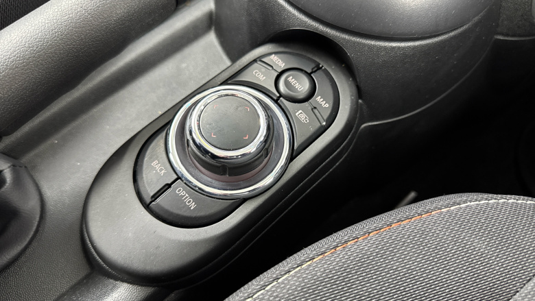 MINI Hatchback 1.5 Cooper Classic 5dr Auto [Nav Pack] Petrol Hatchback